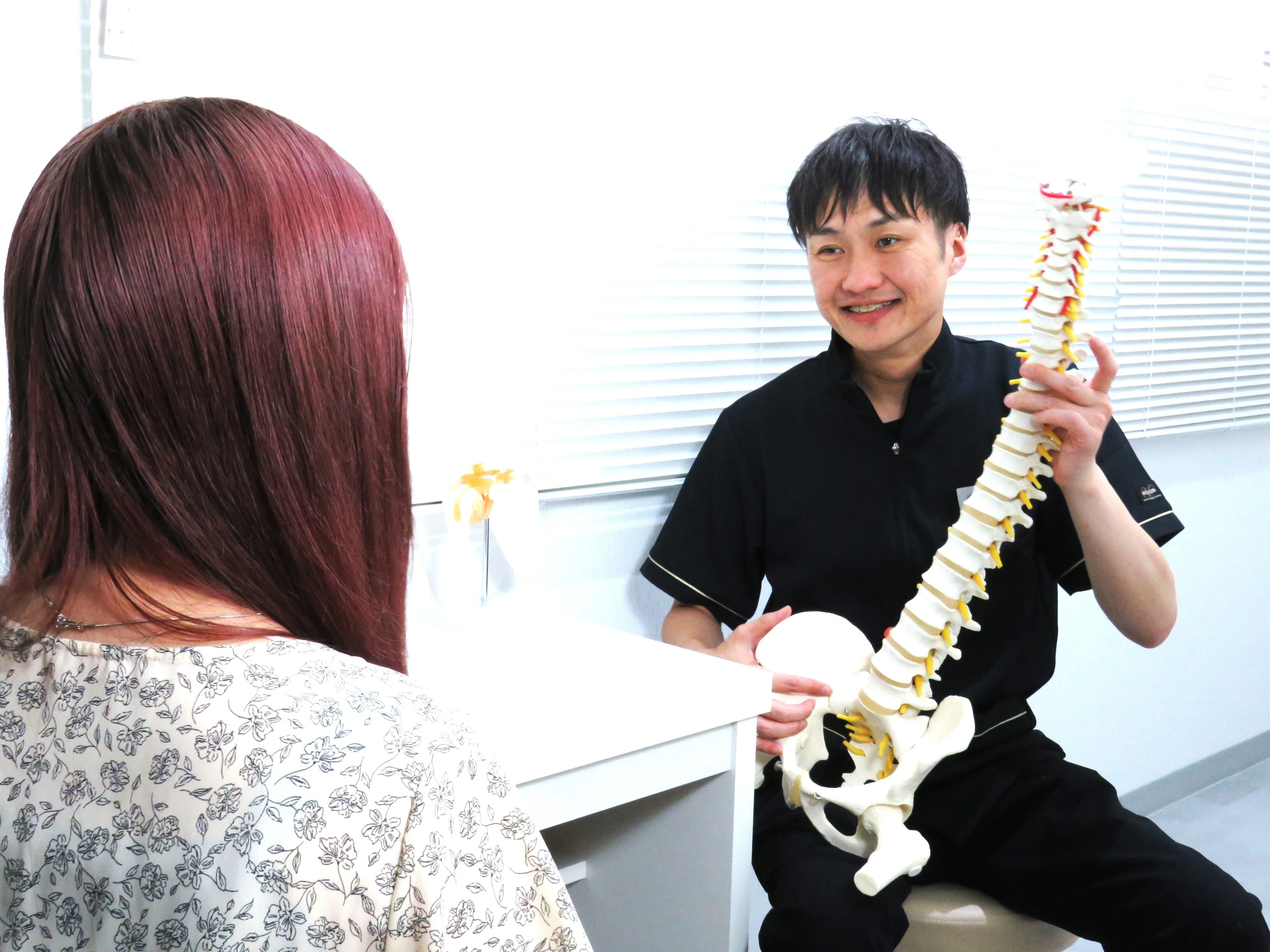 姿勢改善の第一歩！肩こり解消法をご紹介！